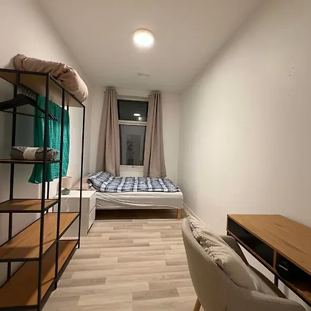 Huge 5 Bed, In Center Apartment