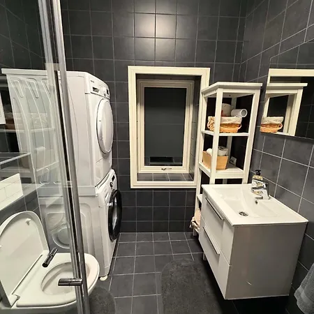 Huge 5 Bed, In Center *