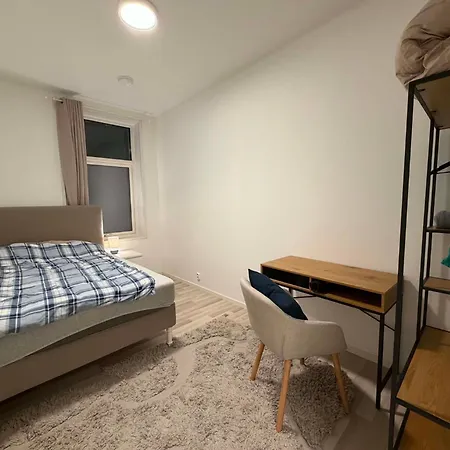 Apartment Huge 5 Bed, In Center *