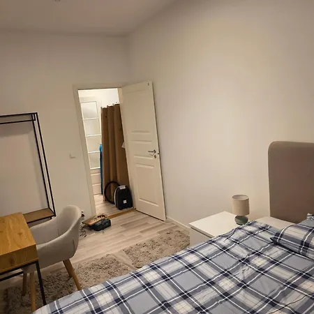 Apartment Huge 5 Bed, In Center *